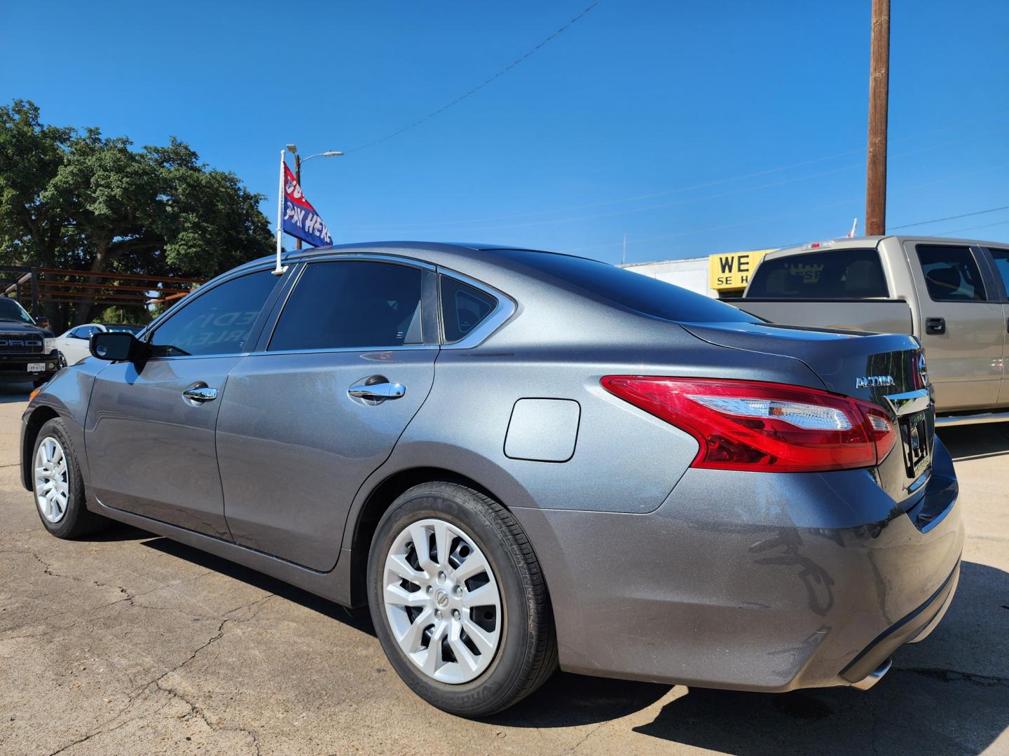 2017 Nissan Altima 2.5 S (1N4AL3AP1HN) with an 2.5L L4 DOHC 16V engine, CVT transmission, located at 2660 S.Garland Avenue, Garland, TX, 75041, (469) 298-3118, 32.885551, -96.655602 - Welcome to DallasAutos4Less, one of the Premier BUY HERE PAY HERE Dealers in the North Dallas Area. We specialize in financing to people with NO CREDIT or BAD CREDIT. We need proof of income, proof of residence, and a ID. Come buy your new car from us today!! This is a Very clean 2017 NISSAN ALTI - Photo#4